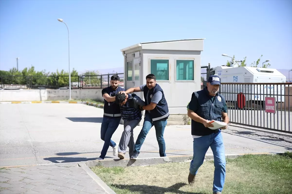 Erciş\'te cinayet zanlısı 57 saatlik kamera kaydıyla yakalandı
