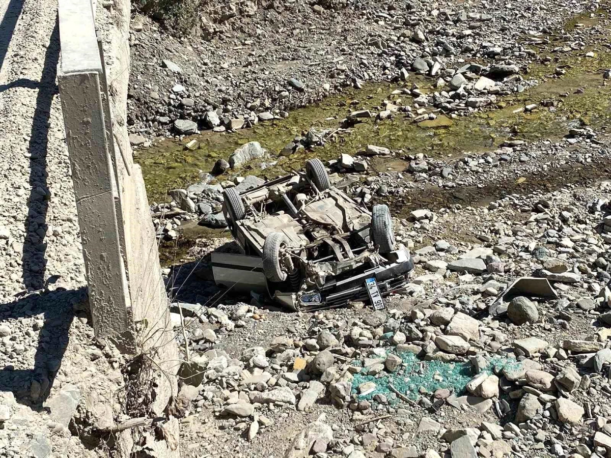 Kastamonu\'da Otomobil Köprüden Dereye Düştü: 2 Yaralı