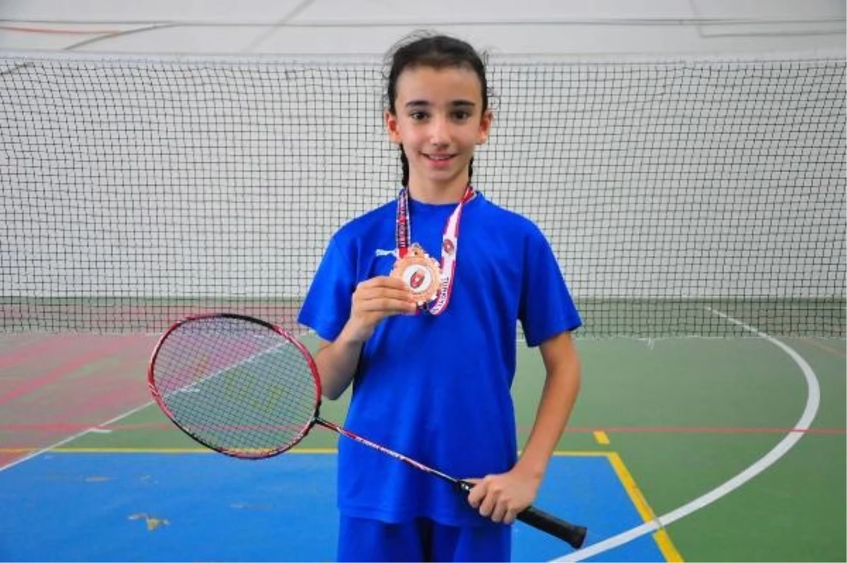 Konuşma Bozukluğu Olan Çocuk Badmintonda Türkiye 3\'üncüsü Oldu