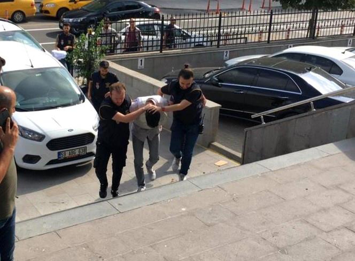 Tekirdağ\'da Kız Arkadaşını Boğarak Öldüren Zanlı, Eski İlişkiler Konuşulunca Başında Beklemiş