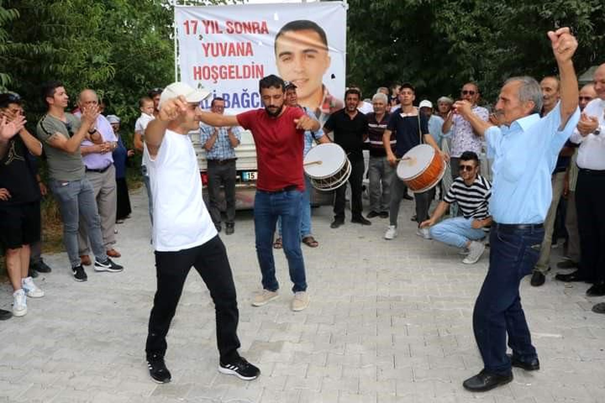17 Yıl Sonra İzinli Çıkan Mahkum Gölhisar\'da Karşılandı