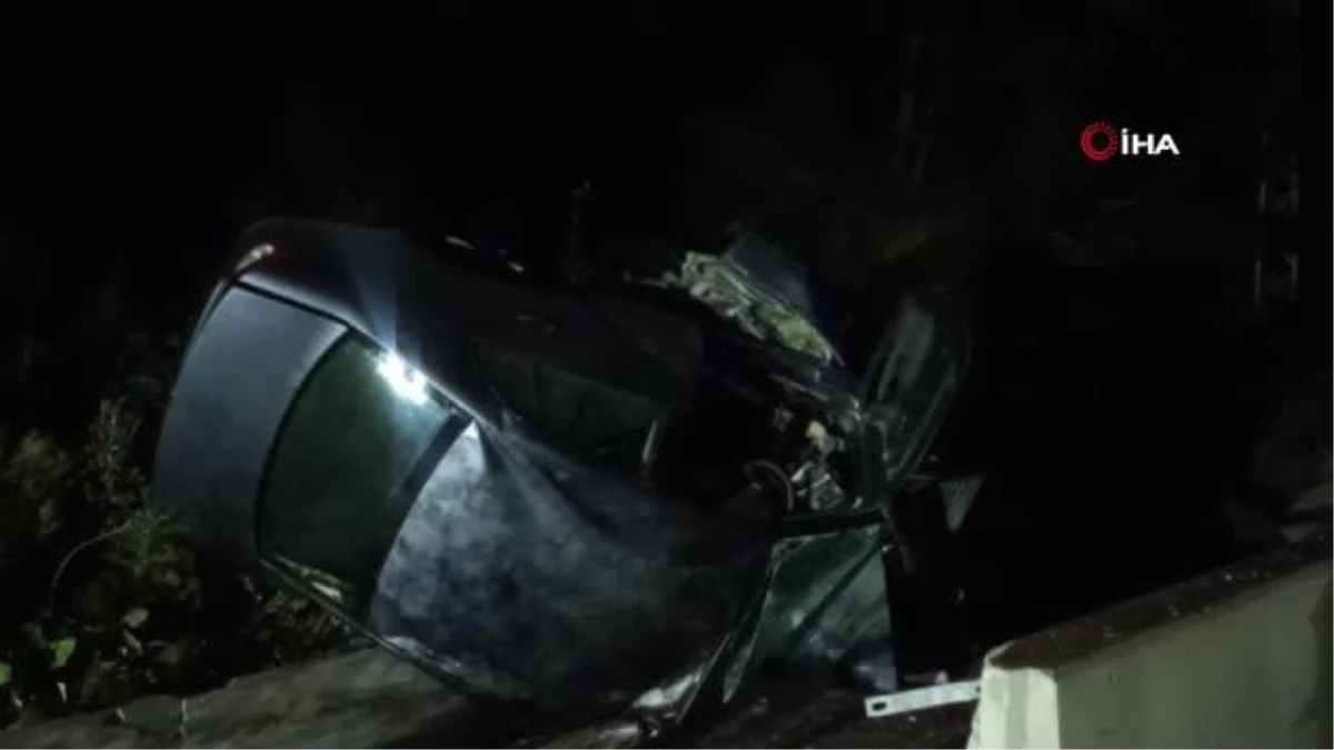 Bolu\'da Beton Bariyere Çarpan Otomobilde 1 Kişi Hayatını Kaybetti
