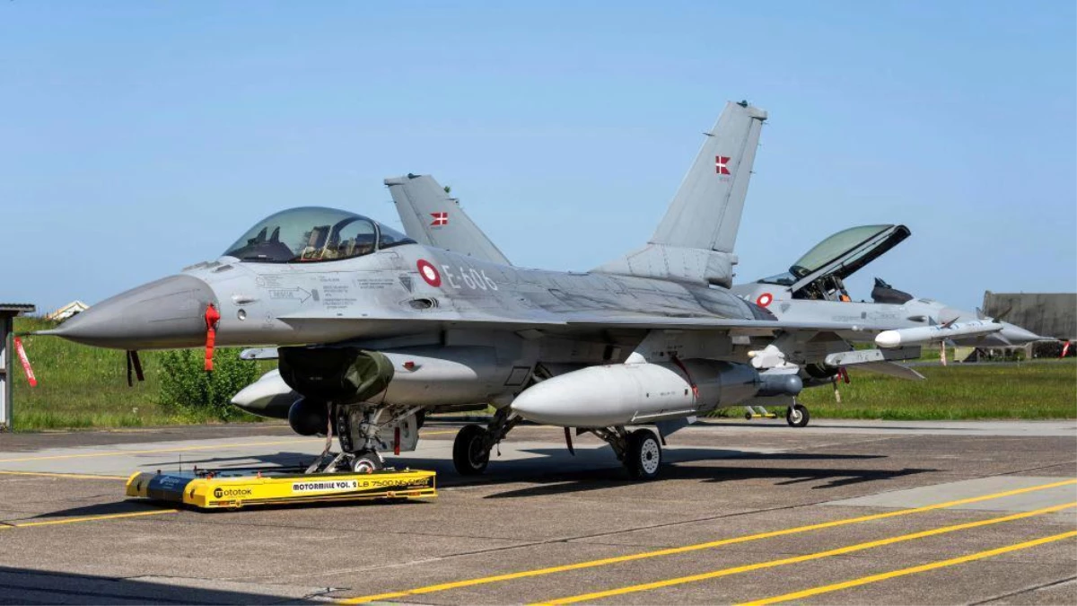 ABD, Danimarka ve Hollanda\'dan Ukrayna\'ya F-16 Savaş Uçakları Gönderme Kararı