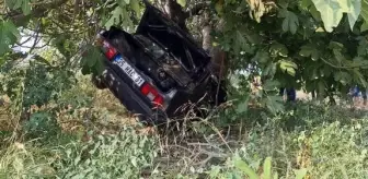 İzmir'de Otomobil Şarampole Çarptı: 2 Ölü
