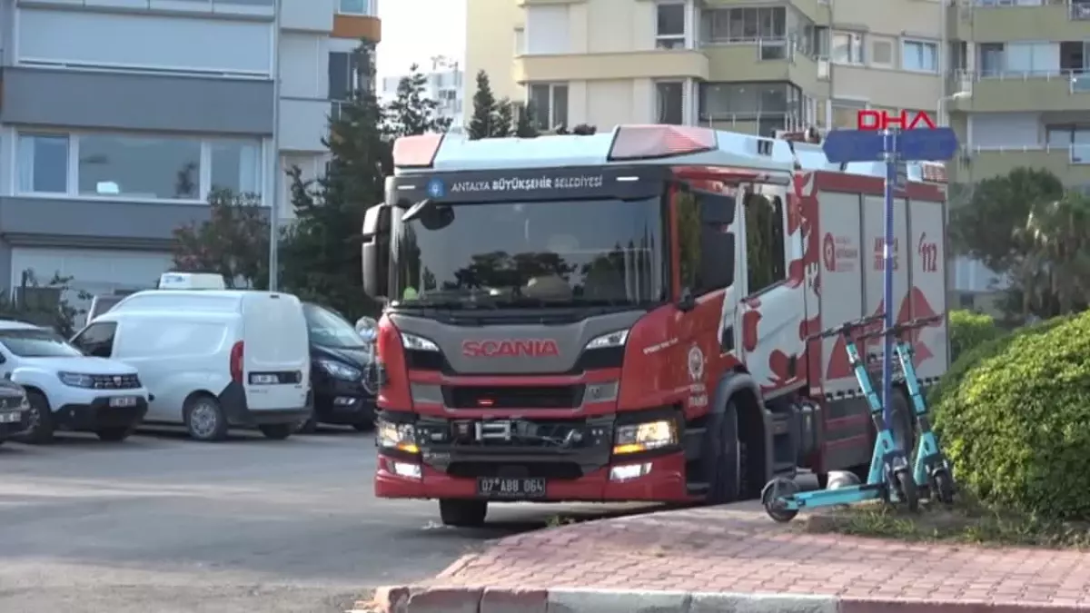 Antalya'da Falezlerde Mahsur Kalan Kişi Kurtarıldı