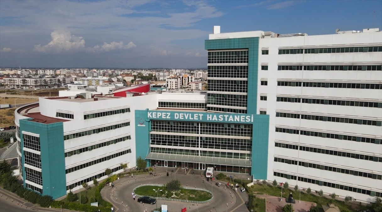 Sağlık Bakanı Koca, Kepez Devlet Hastanesi\'ndeki Diyaliz Ünitesi Hakkında Memnuniyet Paylaştı
