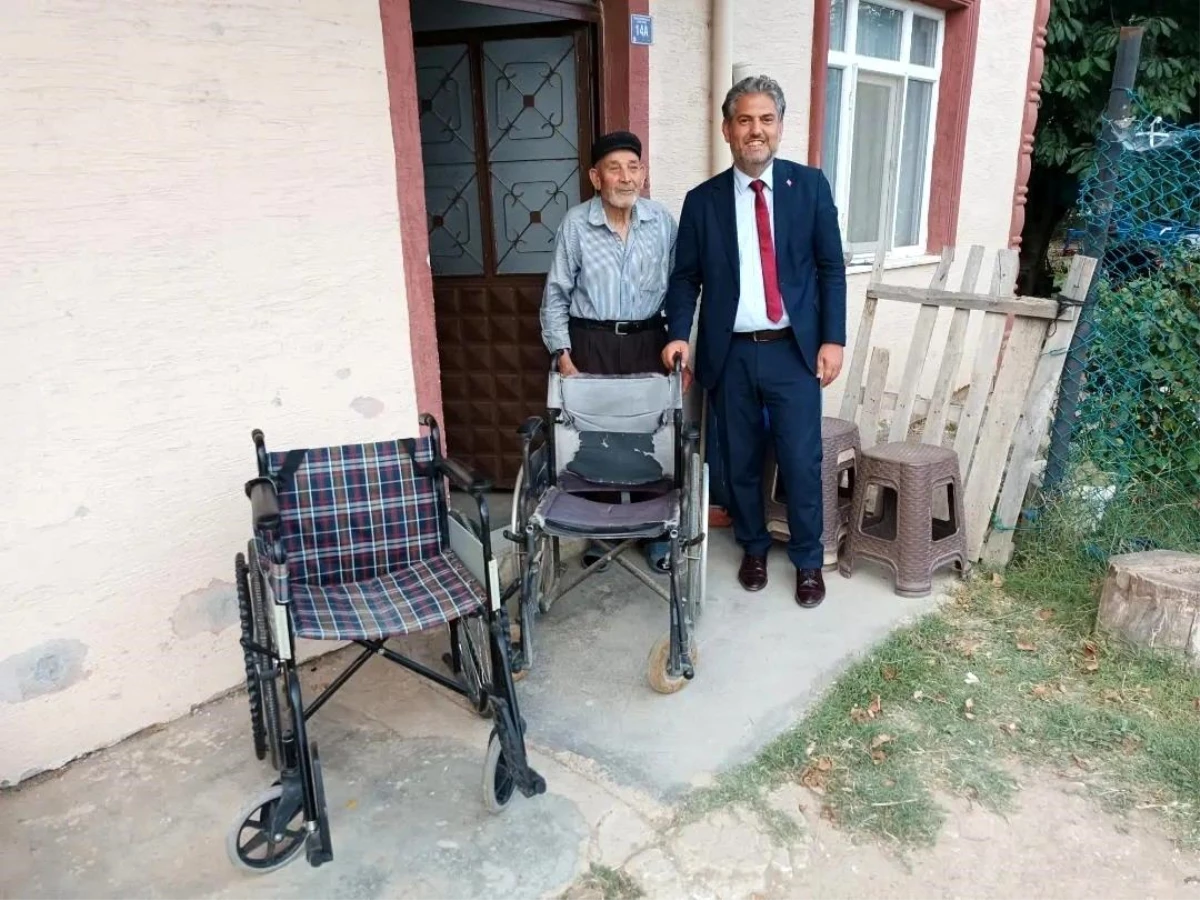 Gölpazarı Belediye Başkanı Hayri Suer, tekerlekli sandalye talebini yerine getirdi