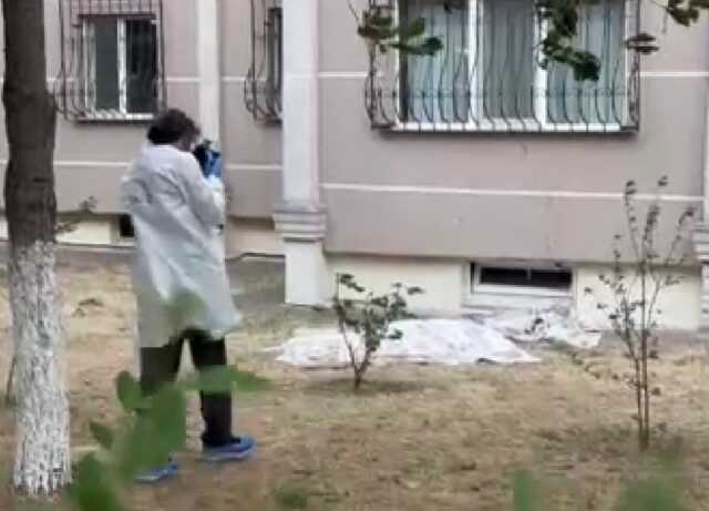 Beylikdüzü'nde genç bir kadın oturduğu binanın 13. katından düşerek hayatını kaybetti Beylikdüzü'nde genç bir kadın oturduğu binanın 13. katından düşerek hayatını kaybetti