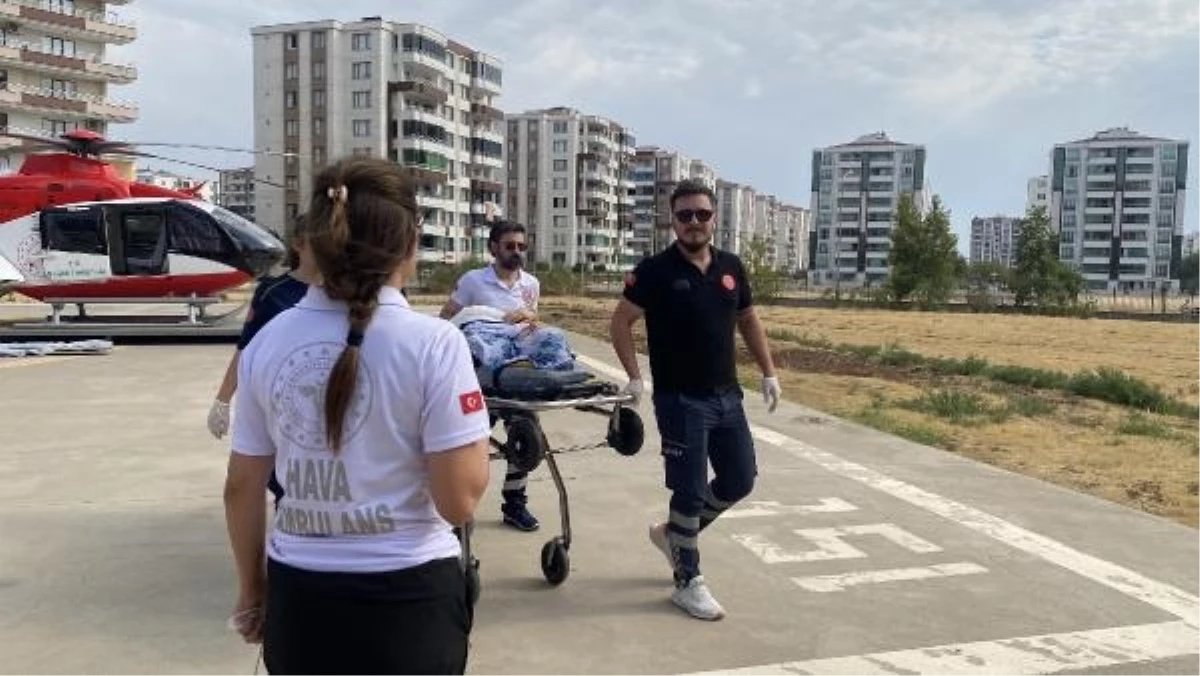 Diyarbakır\'da Beyin Kan Pıhtılaşması Tanısı Konulan Hastaya Ambulans Helikopter İle Sevki