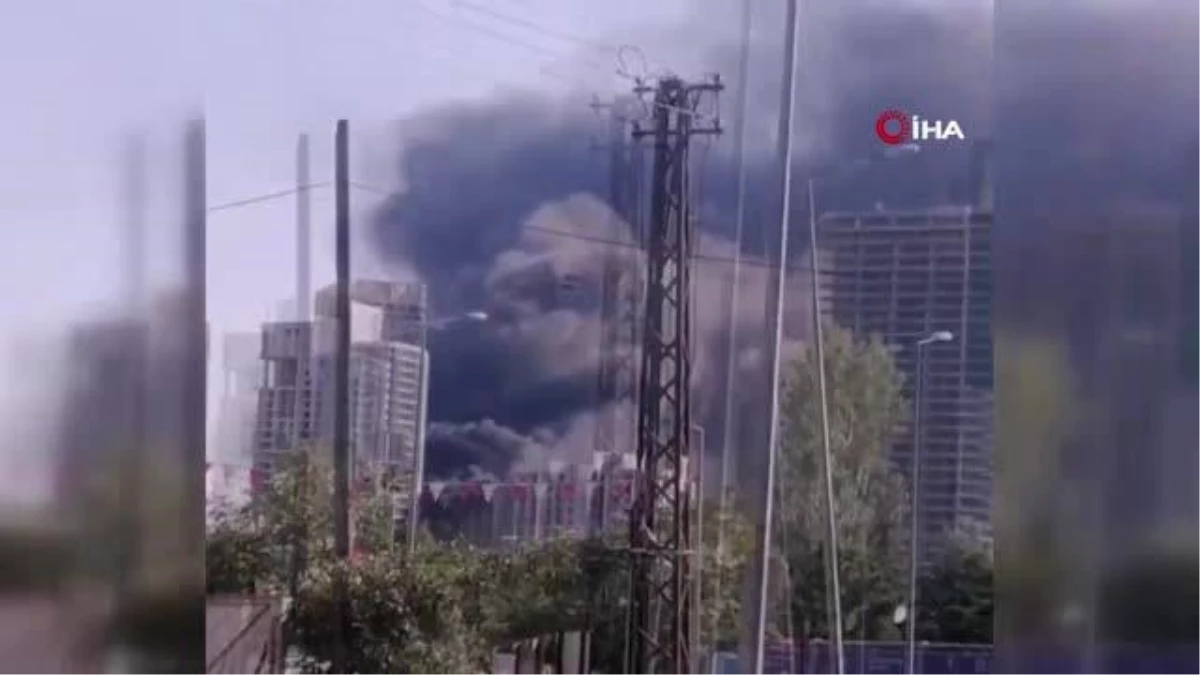 Ankara\'da bir binanın çatı katında çıkan yangında mahalle sakinleri sokağa döküldü