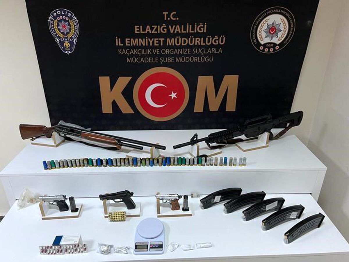 Elazığ\'da silah kaçakçılarına yönelik operasyon: Çok sayıda silah ele geçirildi