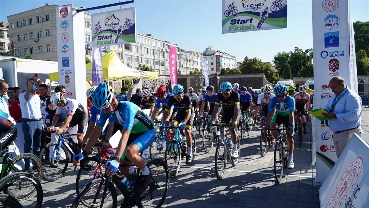 Erciyes Uluslararası Yol ve Dağ Bisikleti Yarışları\'nın Grand Prix Kaisareia etabı başladı
