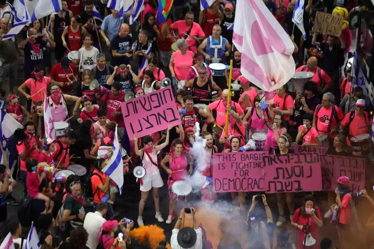İsrail\'de Yargı Reformuna Karşı Protestolar Devam Ediyor