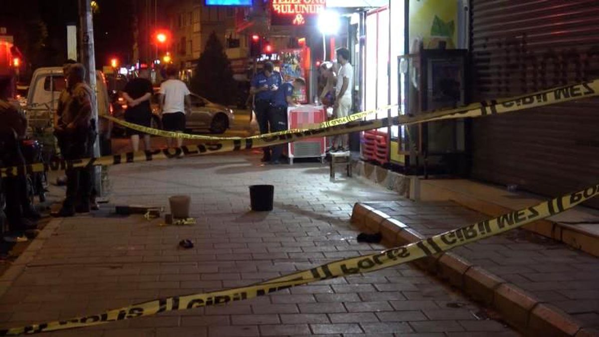 İzmir\'de Husumetli Esnaflar Arasında Kanlı Kavga