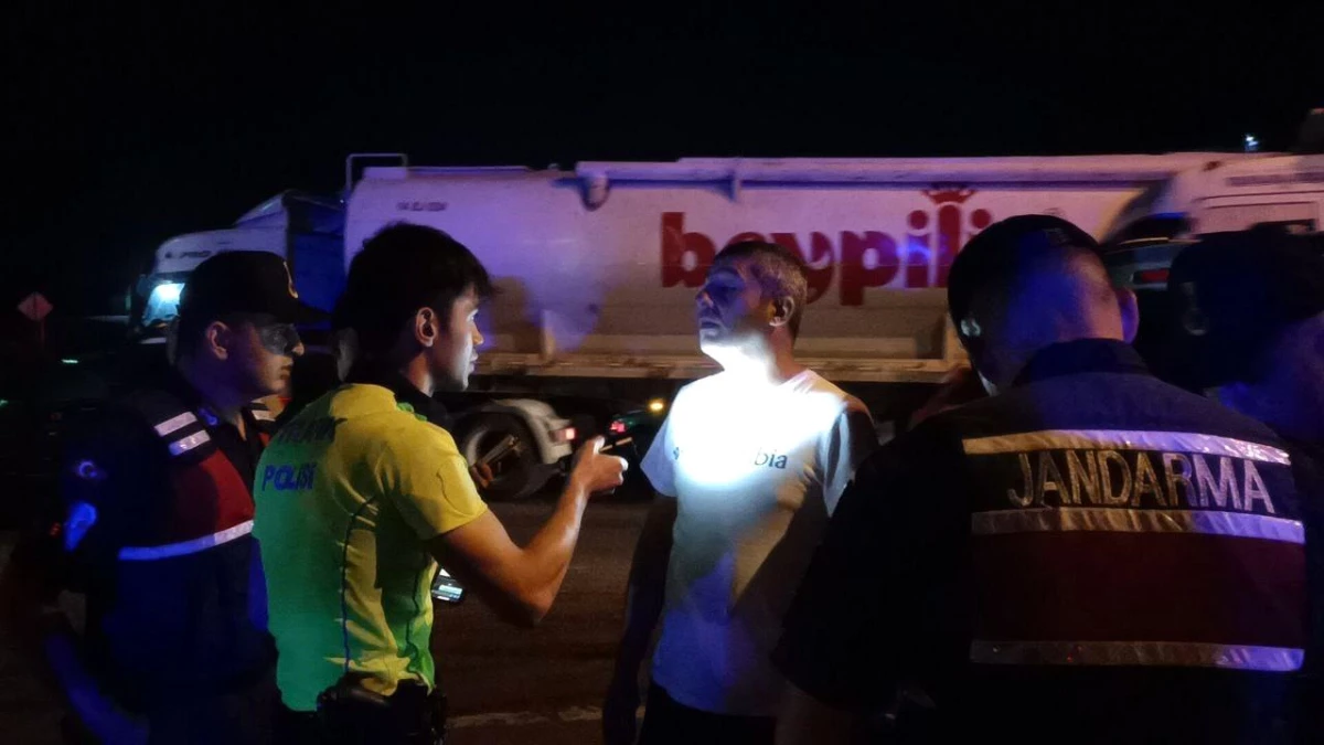 Bolu\'da Ticari Araç ile Otomobilin Çarpışması Sonucu 2 Kişi Yaralandı