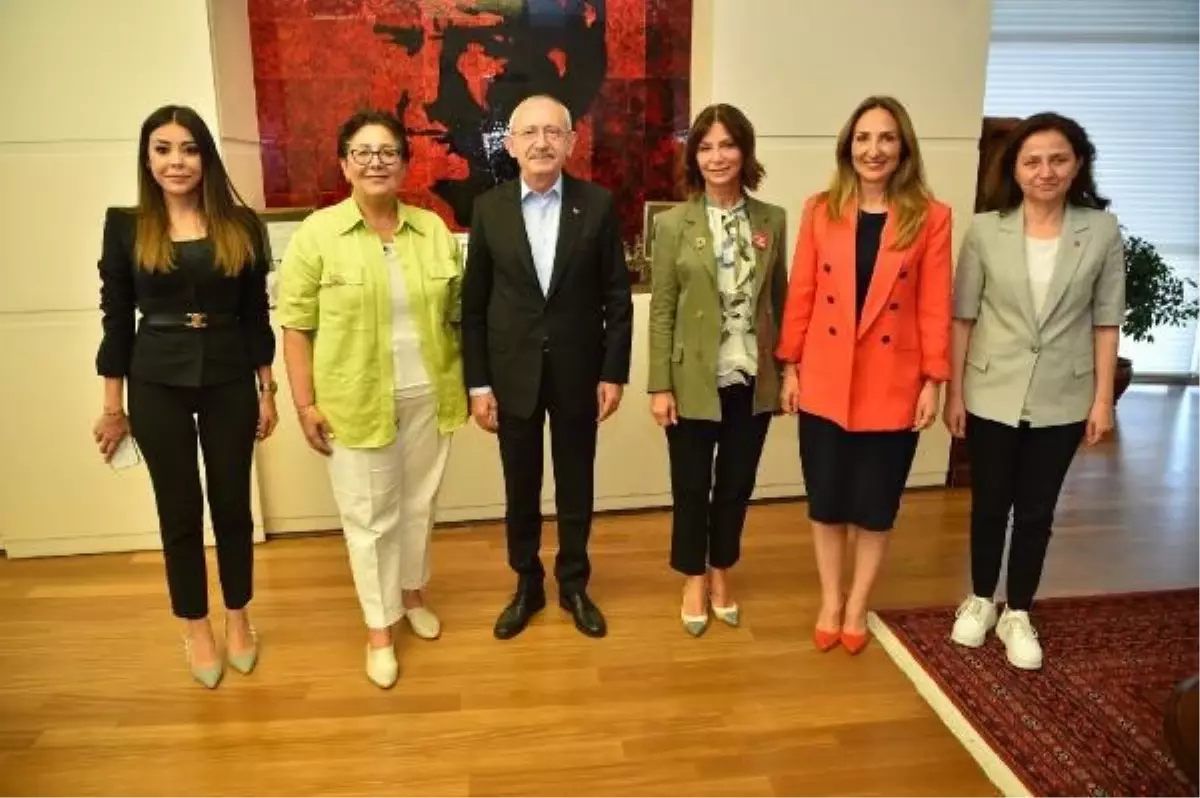 Kılıçdaroğlu, Kadın Adayları Destekleme Derneği ile bir araya geldi