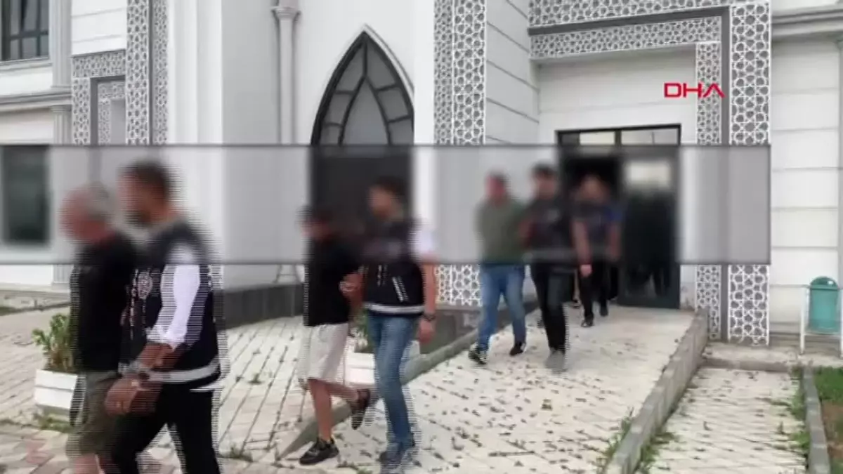 Gebze'de otomobilden 329 bin TL, İstanbul'da kuyumcu kuryesinden 2 kilogram altın çalındı