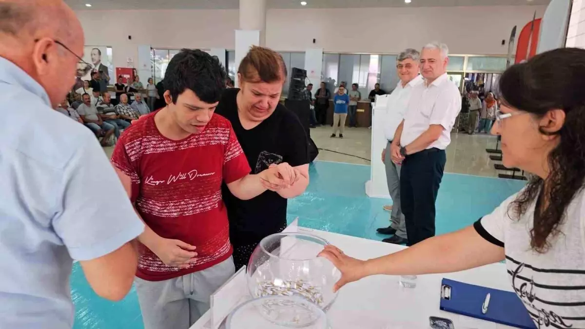 Kuyucak\'ta TOKİ kuraları çekildi