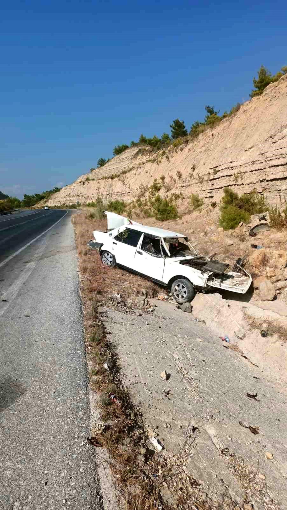 Antalya\'da Otomobil Takla Attı: Sürücü Yaralandı