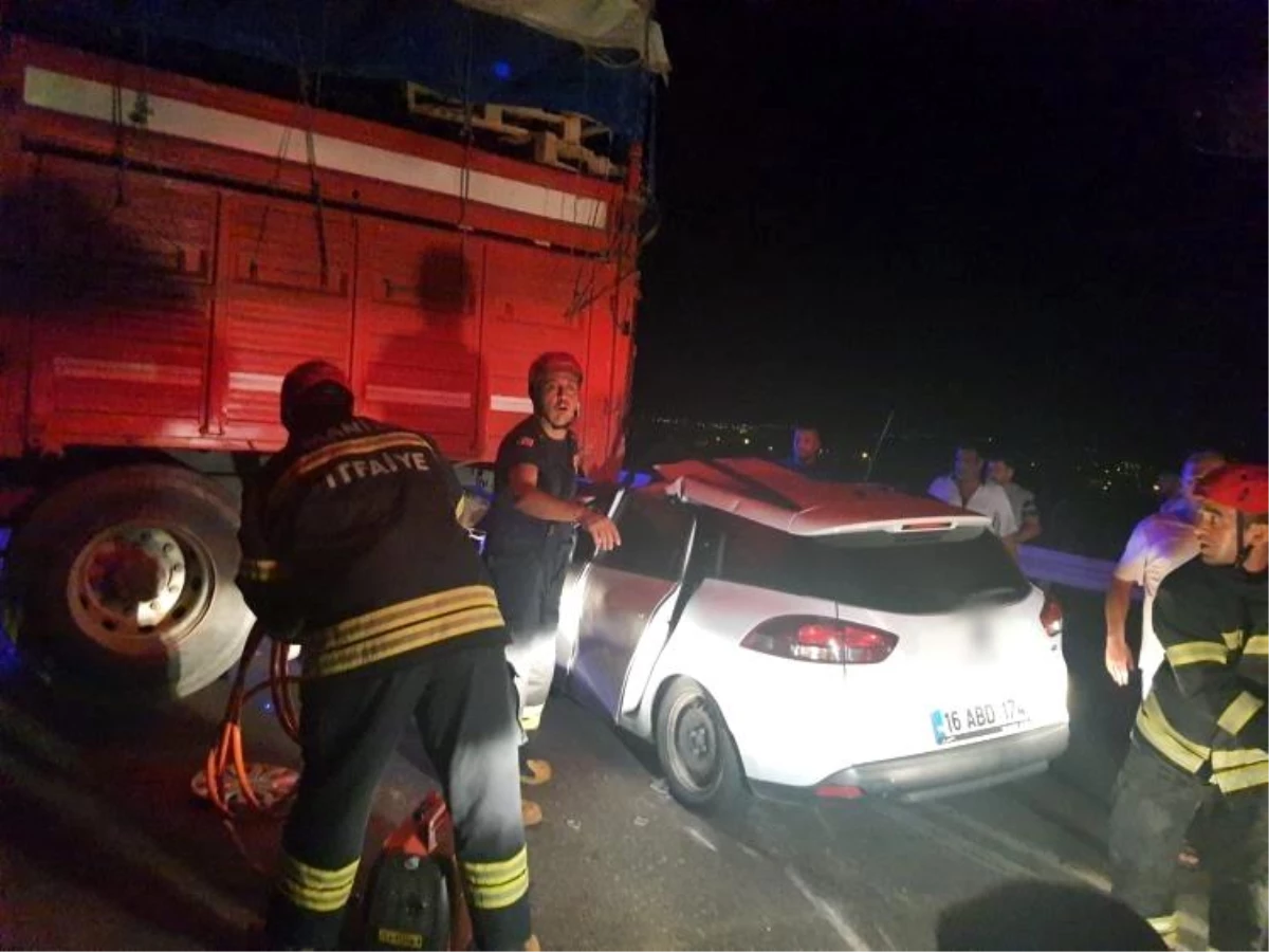 Manisa\'da Kamyon ve Otomobil Çarpışması: 1 Ölü, 3 Yaralı