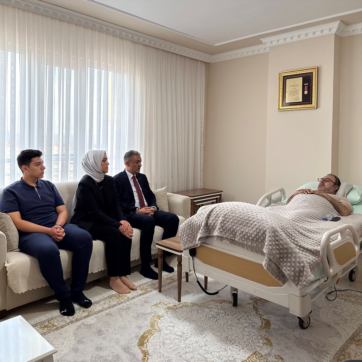Mardin Valisi Tuncay Akkoyun şehit aileleri ve gazileri ziyaret etti