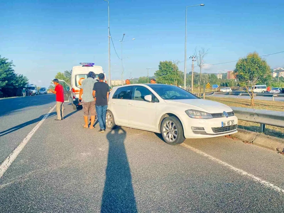 Ünye\'de trafik kazası: 1\'i polis memuru olmak üzere 3 kişi yaralandı