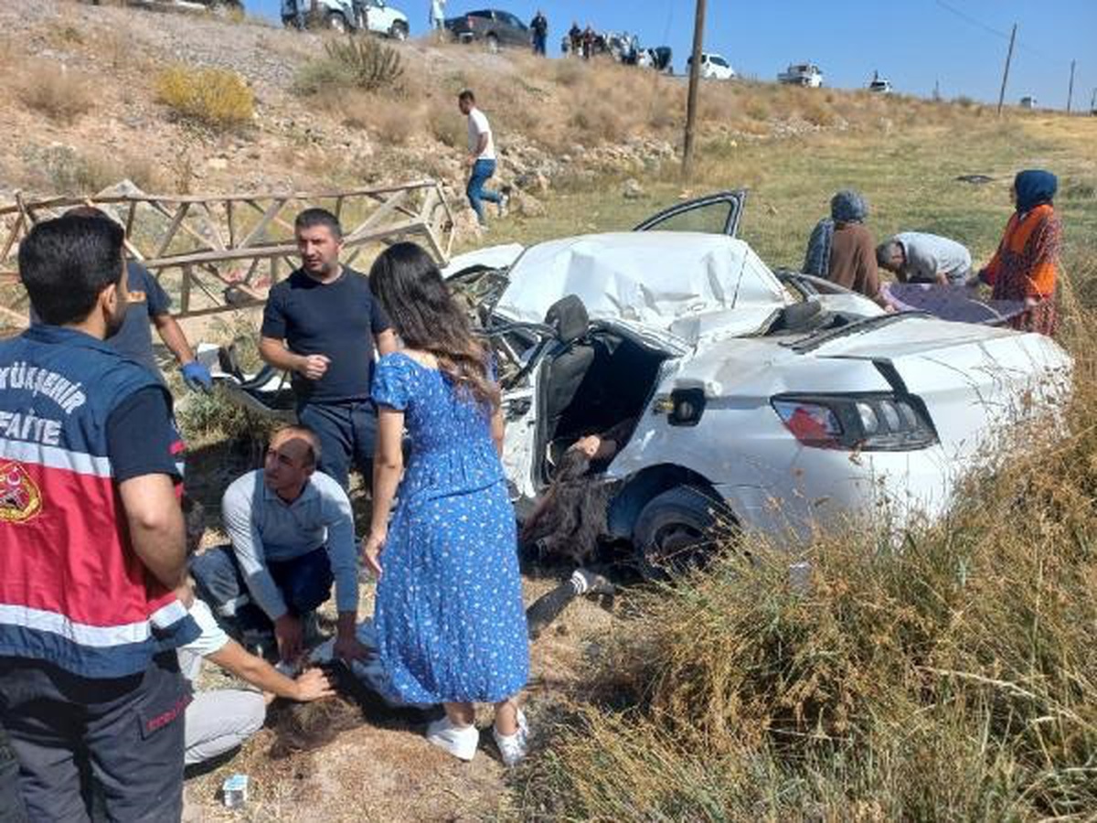 Van\'da Otomobil Şarampole Yuvarlandı: 1 Ölü, 3 Yaralı