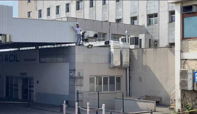 Pendik'te Otomobil Anahtarı Kaybolan Şahıs Çatıya Çıkarak İntihara Kalkıştı