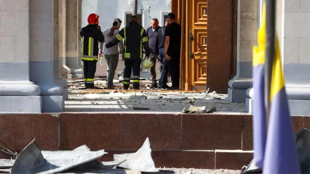 Rusya\'nın Ukrayna\'nın Çernihiv kentine düzenlediği füze saldırısında 7 kişi öldü