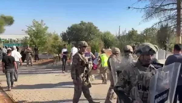 Dokunulmazlığına güvenen Öcalan'ın yeğeni ekipler tarafından böyle gözaltına alındı