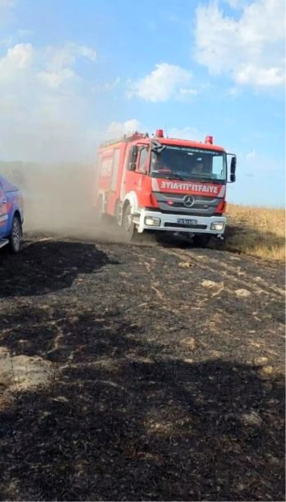 Silivri\'de çıkan yangın itfaiye ekipleri ve helikopter desteği ile söndürüldü