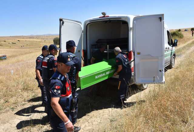Sivas'ta Arazide Cinayet: Baba ve Oğlu Öldürüldü Sivas'ta Arazide Cinayet: Baba ve Oğlu Öldürüldü