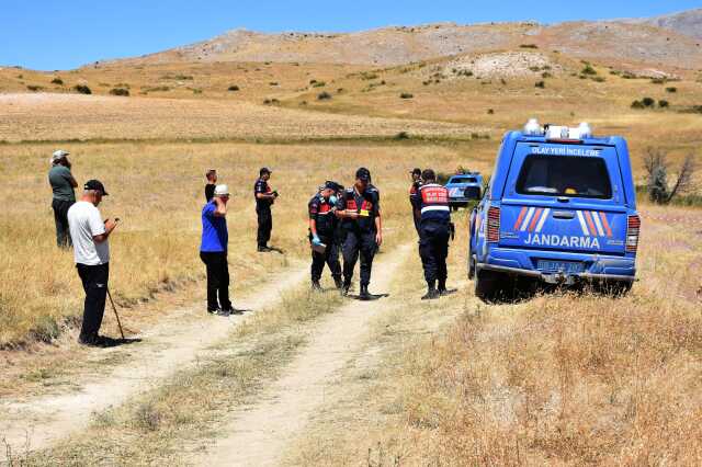 Sivas'ta Arazide Cinayet: Baba ve Oğlu Öldürüldü Sivas'ta Arazide Cinayet: Baba ve Oğlu Öldürüldü