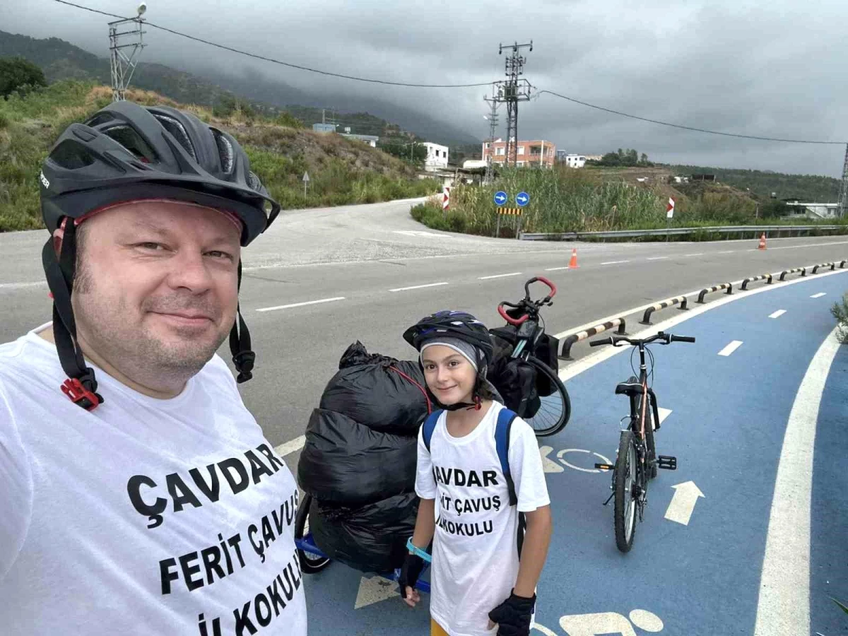 Aydınlı öğretmen ve oğlu, dünyanın en uzun bisiklet yolunda yardım malzemelerini taşıdı