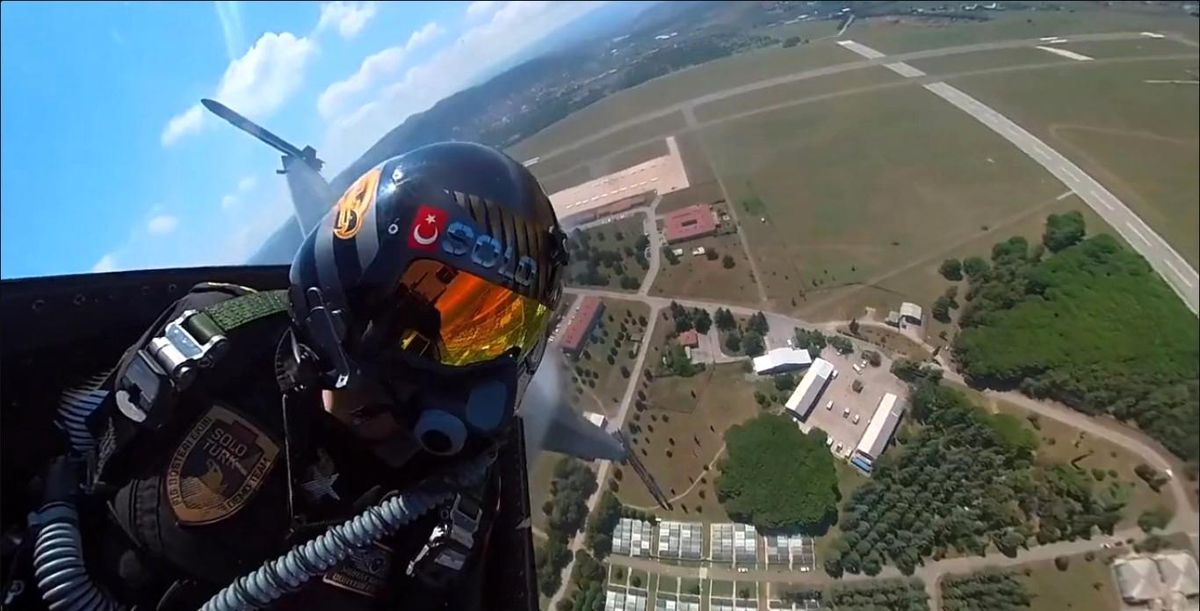 SOLOTÜRK, Yalova Hava Meydan Komutanlığı'nda gösteri uçuşu gerçekleştirdi