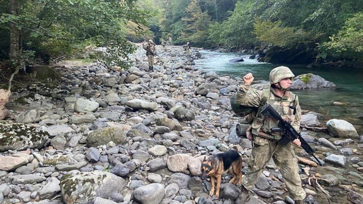Yunanistan\'a yasa dışı geçmeye çalışan 6\'sı FETÖ mensubu 25 kişi yakalandı