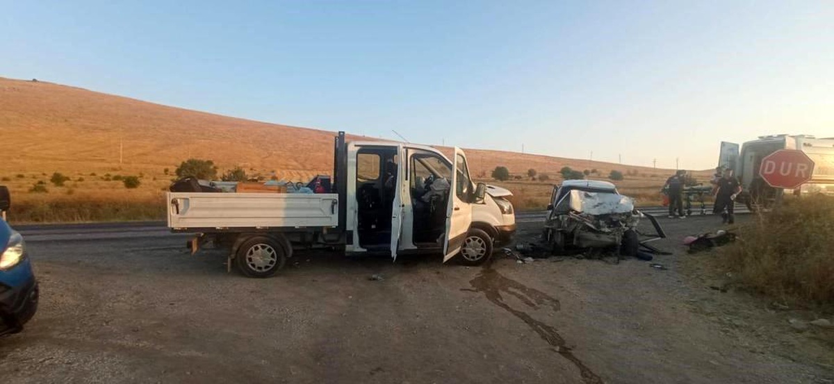 Afyonkarahisar\'da trafik kazası: 2 ölü, 5 yaralı
