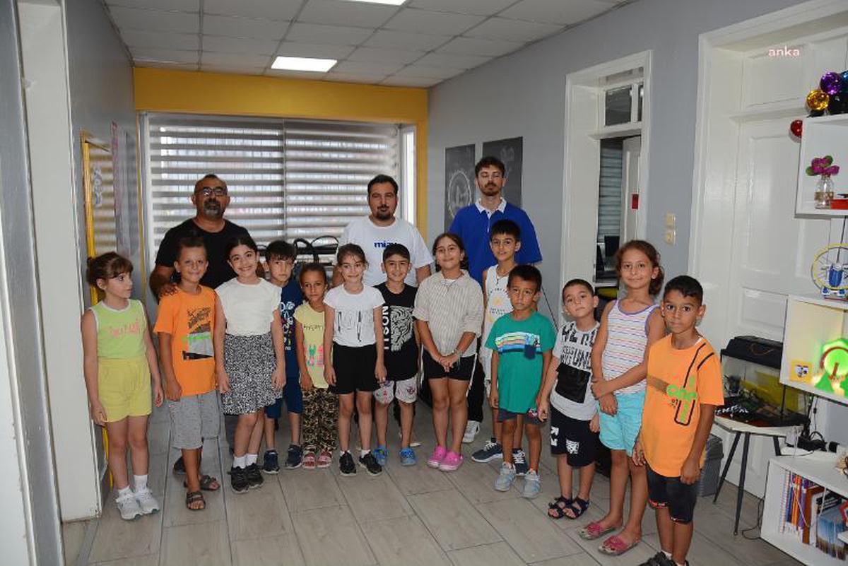 Mersin Büyükşehir Belediyesi Kadın ve Aile Hizmetleri Dairesi\'nden öğrencilere bilim ve teknoloji eğitimi