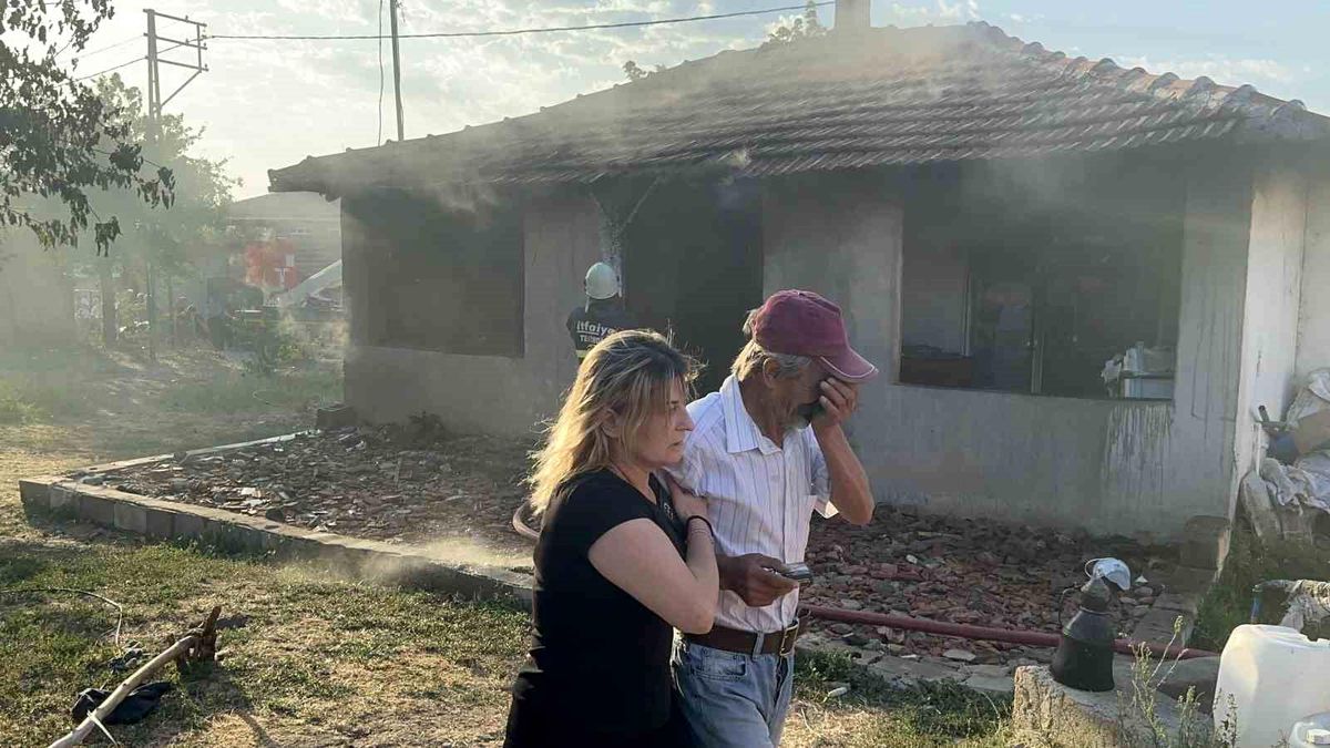 Tekirdağ\'da çıkan yangında müstakil ev küle döndü