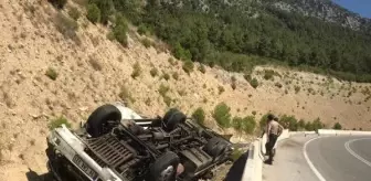 Çorum'da kablo yüklü kamyon devrildi: 1 ölü