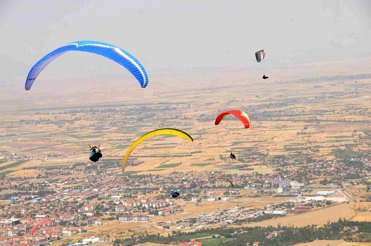 10. Akşehir XC Open Türkiye Yamaç Paraşütü Yarışması başladı