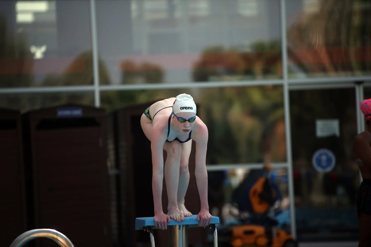 Albino yüzücü Ceren\'in hedefi Avrupa şampiyonluğu