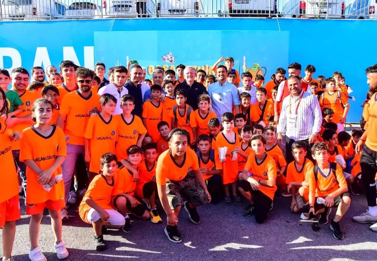 Başakşehir\'den bir ilk; tribünde çocuk parkı
