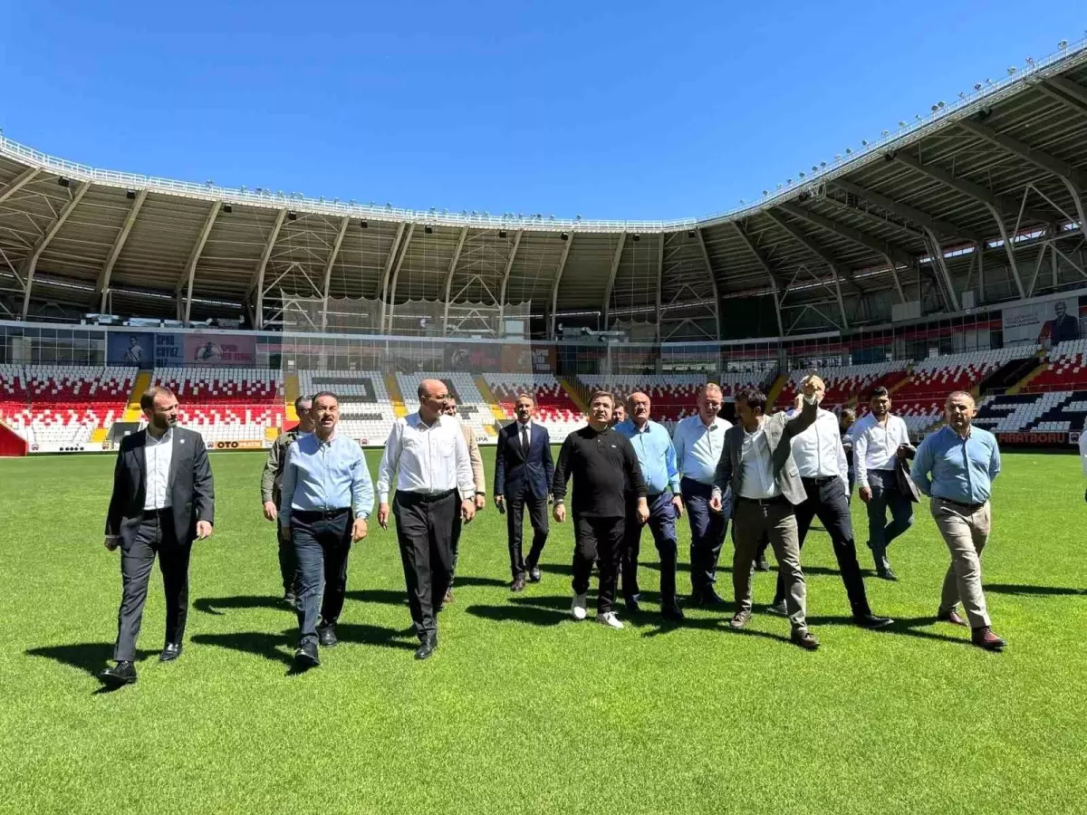 Başkan Önsay ve milletvekilleri Erzincan 13 Şubat Şehir Stadını inceledi