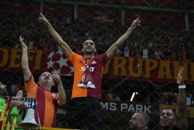 Böyle transfer açıklaması görülmedi! Hakim Ziyech, UltrAslan tribününde üçlü çektirdi Böyle transfer açıklaması görülmedi! Hakim Ziyech, UltrAslan tribününde üçlü çektirdi