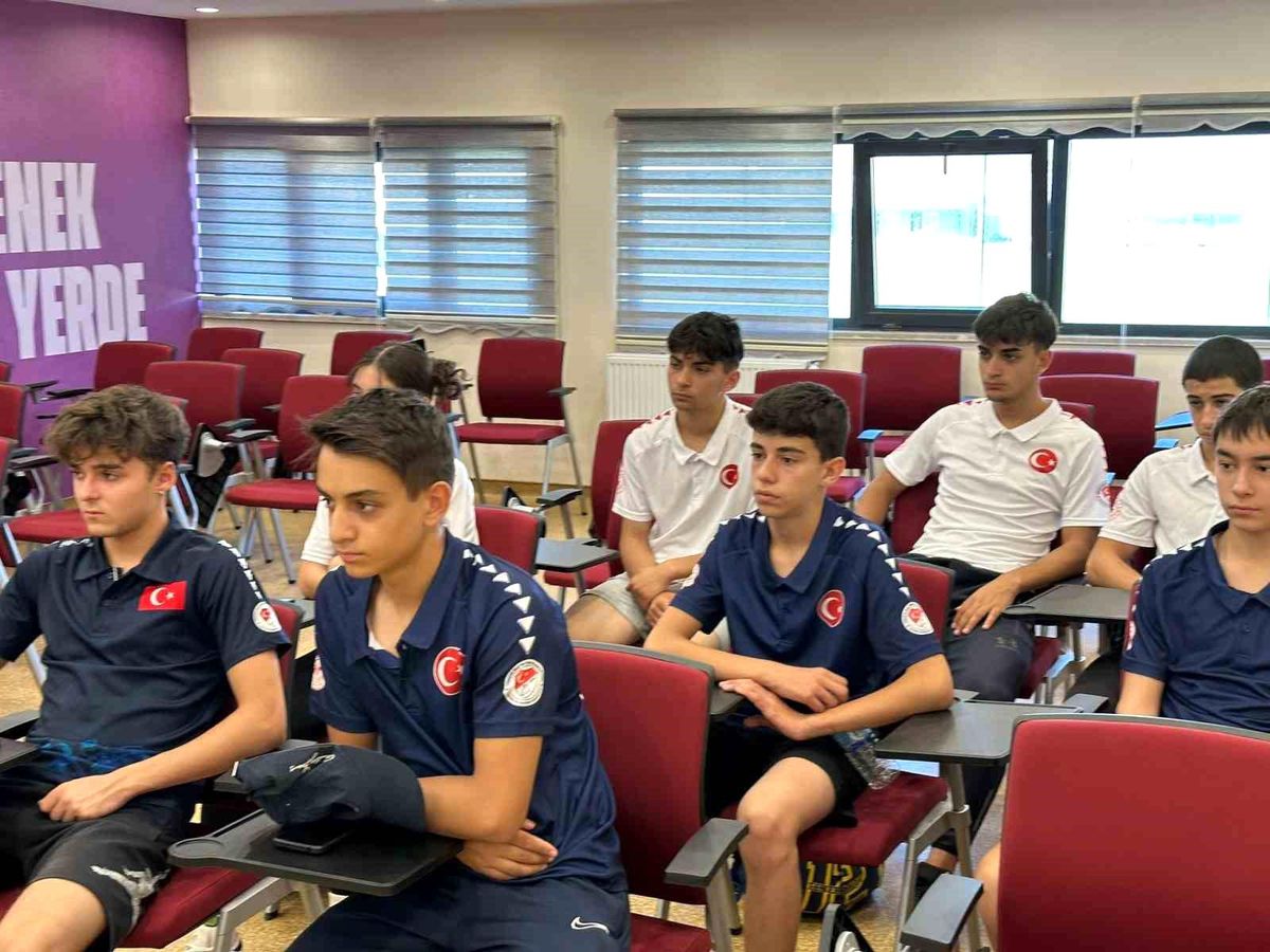Buzda geleceğin şampiyonları yetişiyor