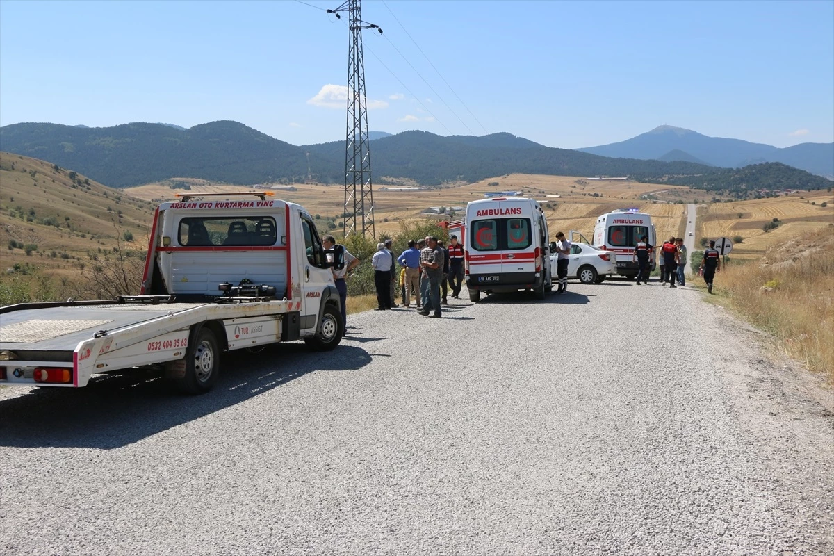 Çankırı\'da üç otomobilin karıştığı trafik kazasında 7 kişi yaralandı