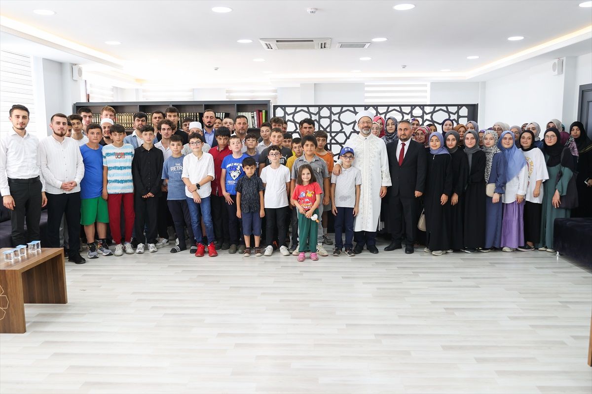 Diyanet İşleri Başkanı Erbaş, Ünye Gençlik Merkezi\'ni ziyaretinde konuştu Açıklaması