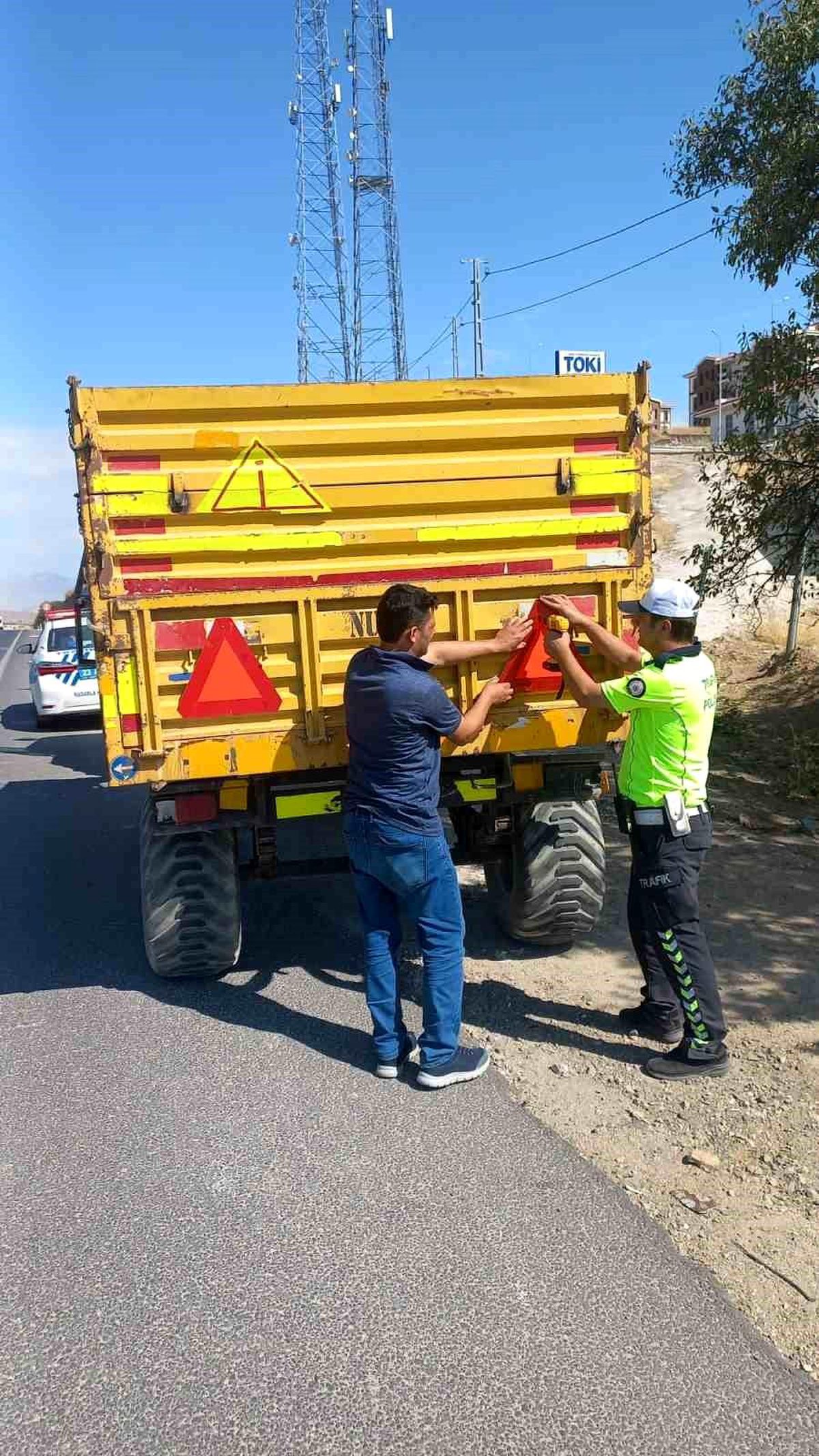Elazığ\'da kazalara karşı önlem, römorklara reflektör takıldı