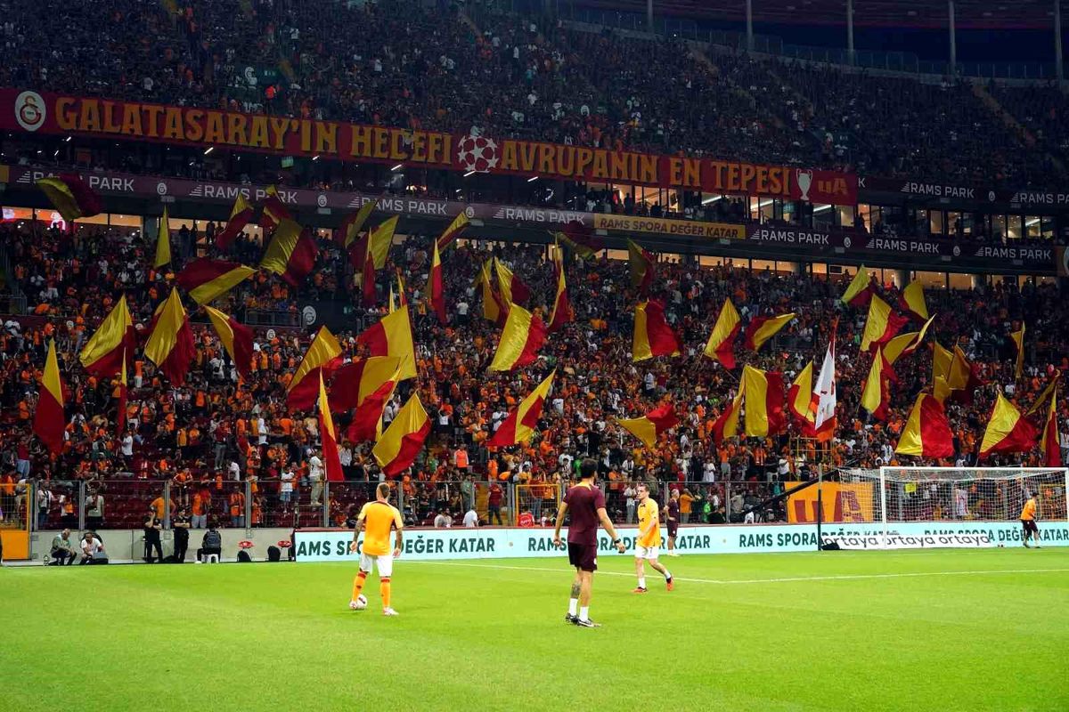 Galatasaray, Trendyol Süper Lig\'in 2. haftasında konuk ettiği Trabzonspor\'u Mauro Icardi\'nin golleriyle 2-0 mağlup etti.